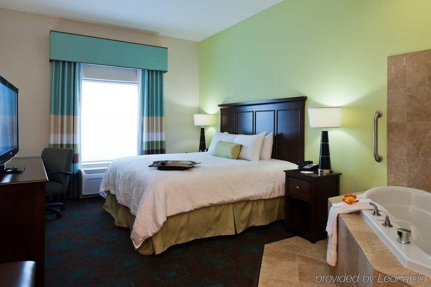 Hampton & Hotel 3*